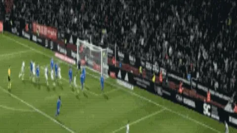 纽卡球员丹-伯恩幼年不幸丧失手指，你察觉到了吗？